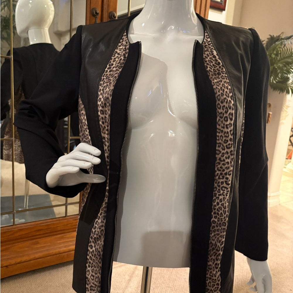 Chico's Black and Leopard Print Tailored Blazer with Elegant Design